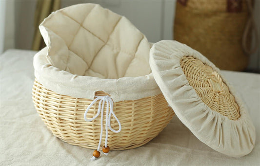 Bread basket with lid, natural wicker basket